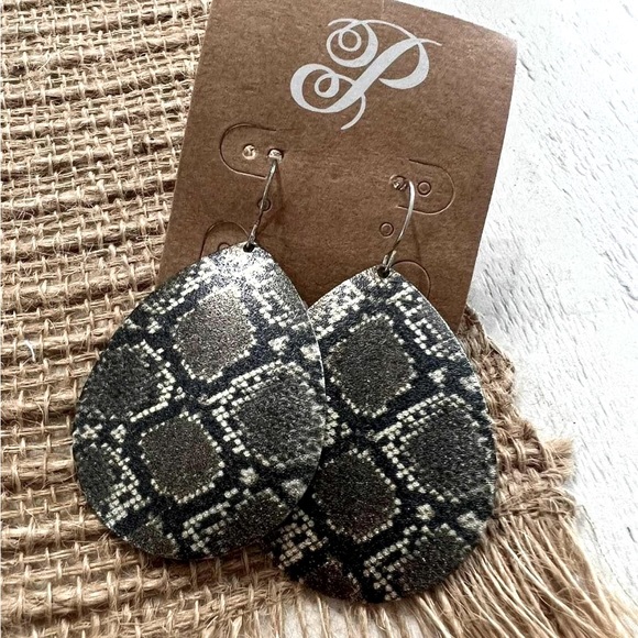Plunder Snakeskin Print Metal Earrings - Picture 5 of 5